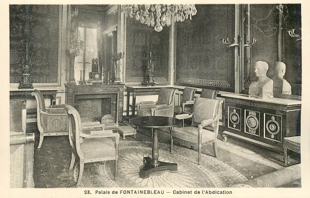 Palácio de FONTAINEBLEAU — Gabinete da Abdicação - Frente