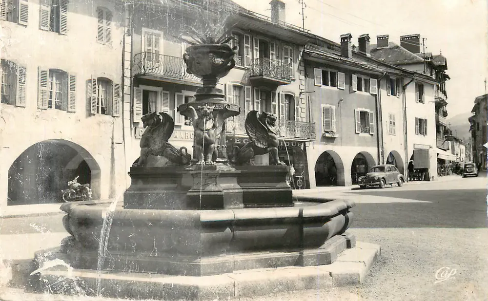 Fonte dos grifos — centro da cidade — editor Cap - Frente