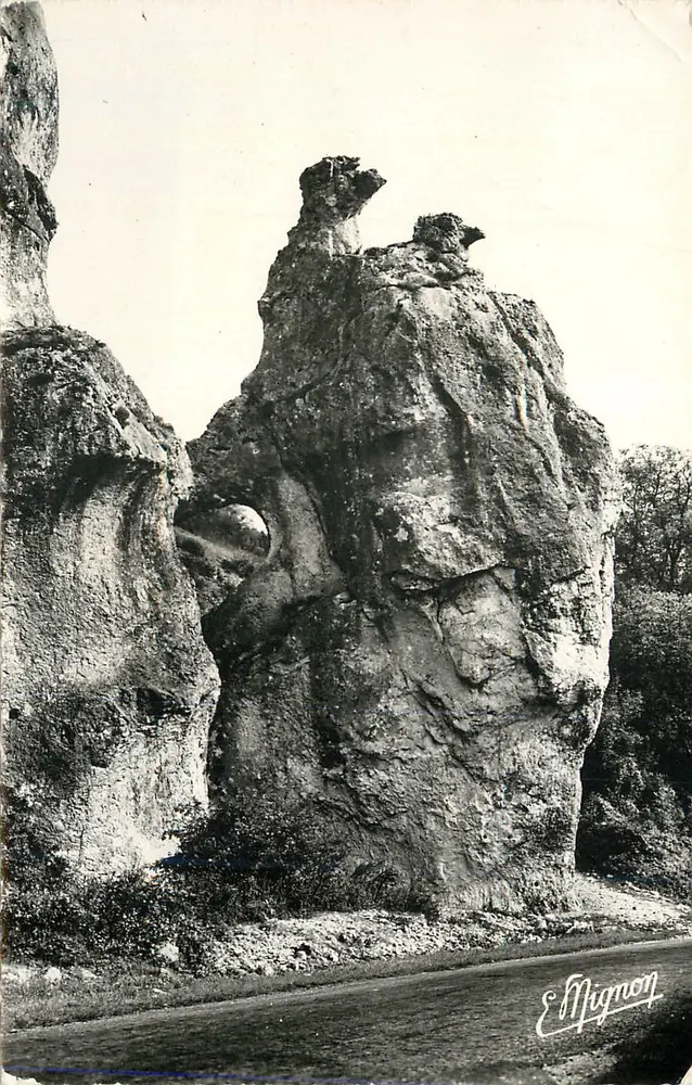 Formations rocheuses — Rocher de la Pierre à l'Oeil — E. Mignon - Recto