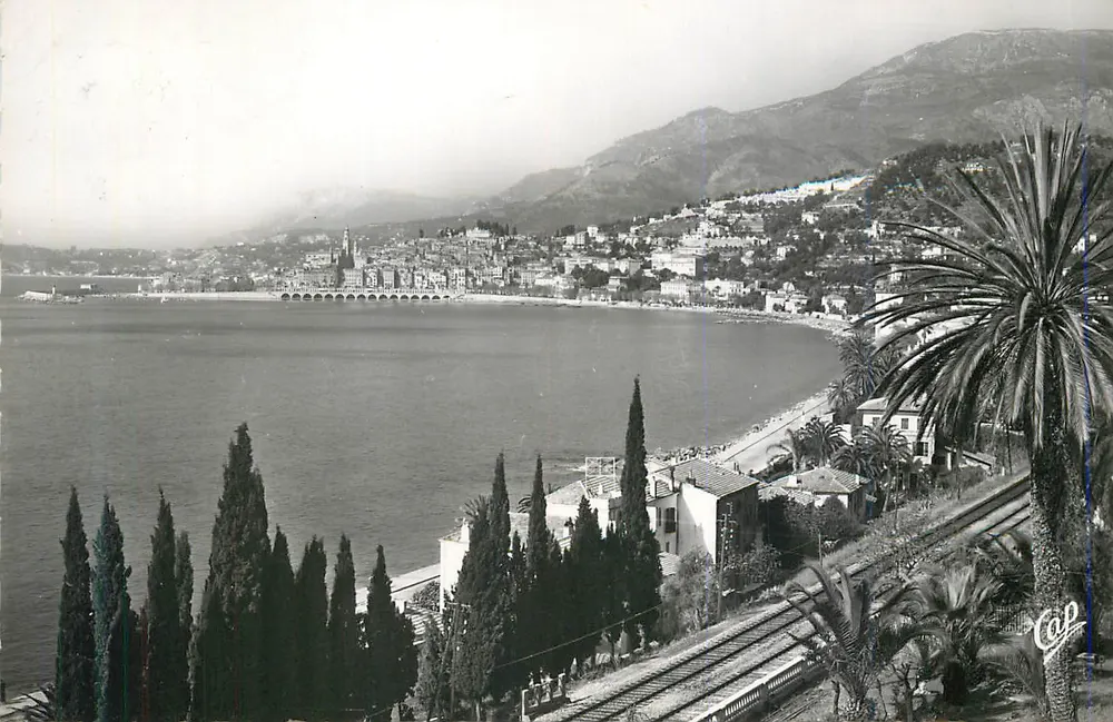 Vista da baia do Cap d'Antibes — editor 'Cap' — número de série ilegível - Frente