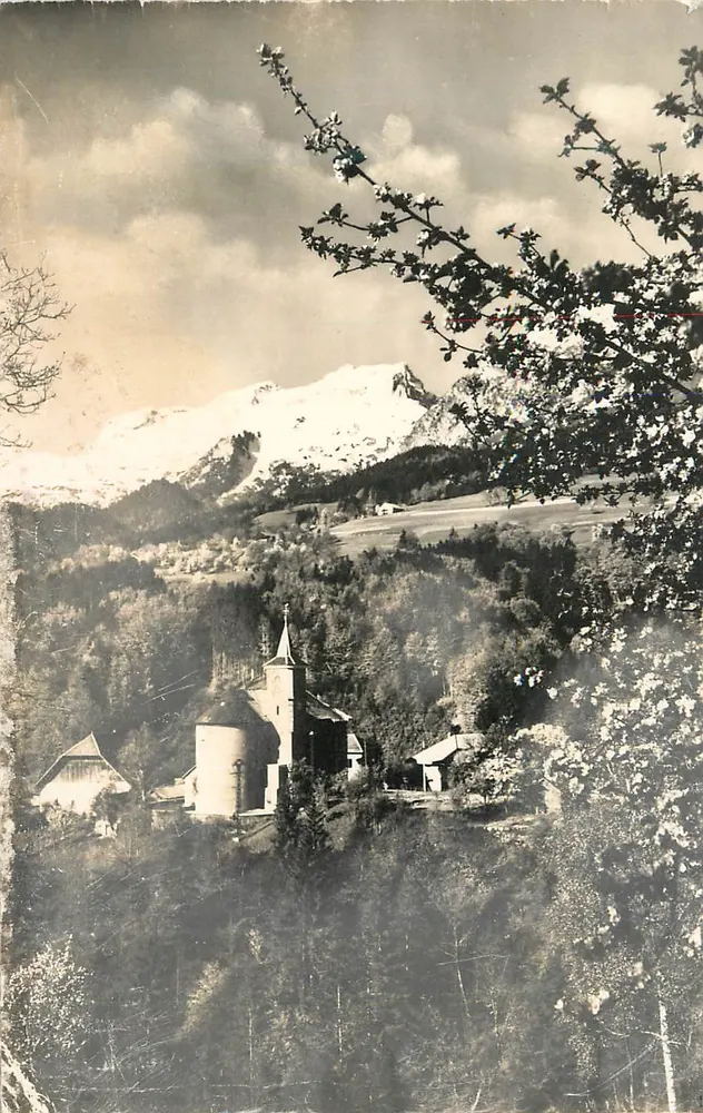 Kirche Saint-Étienne — Panoramablick mit schneebedeckten Bergen — Verleger/Drucker nicht sichtbar - Vorderseite