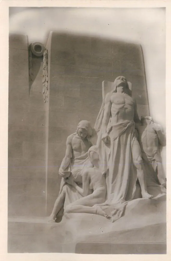 Denkmal für die Toten — Totenstatue — unbekannter Verleger, Seriennummer nicht lesbar - Vorderseite