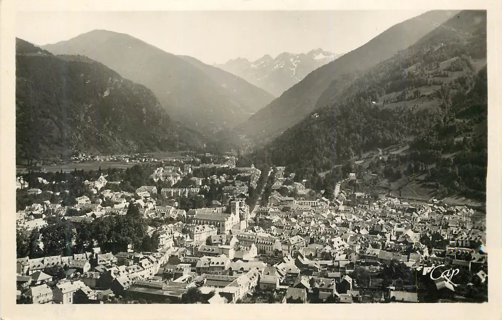 Vista aérea de Chamonix — montanhas no fundo — editor Cap - Frente
