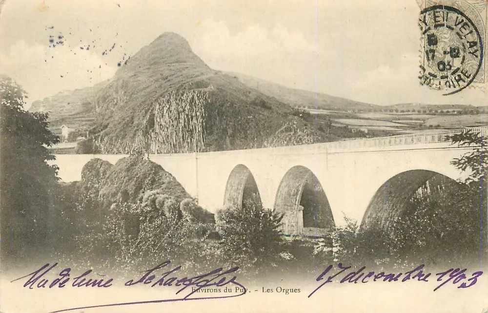 Arredores do Puy - Les Orgues — Madame Simone Schartoffler - Frente