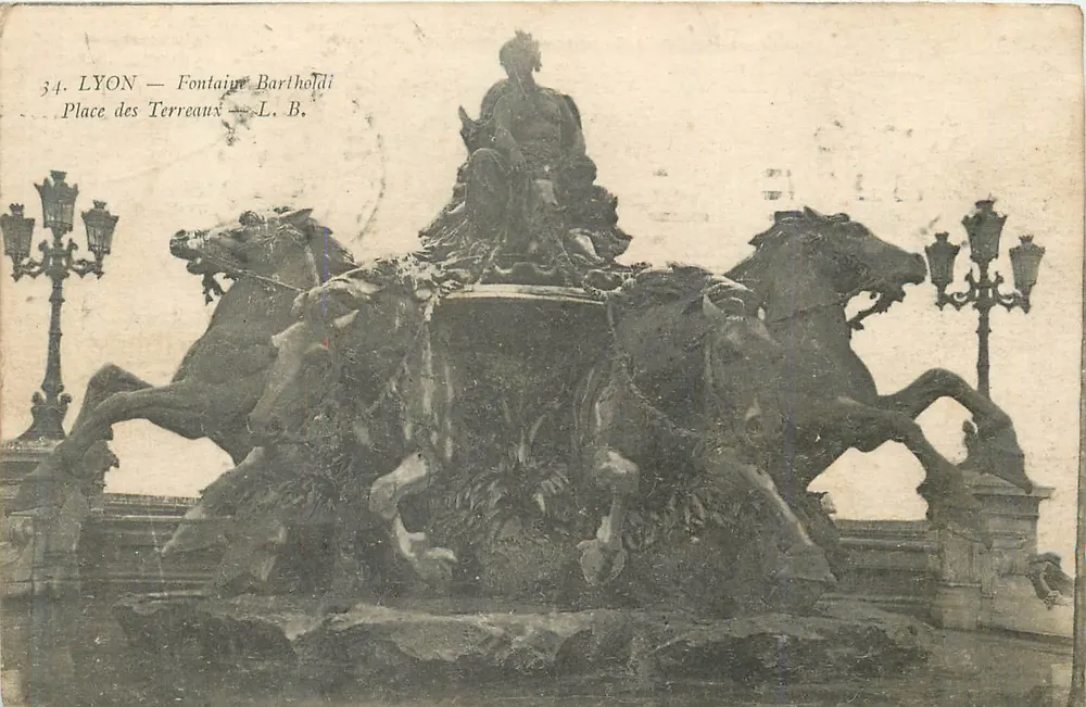 LYON — Fontäne Bartholdi — Place des Terreaux — L. B. - Vorderseite
