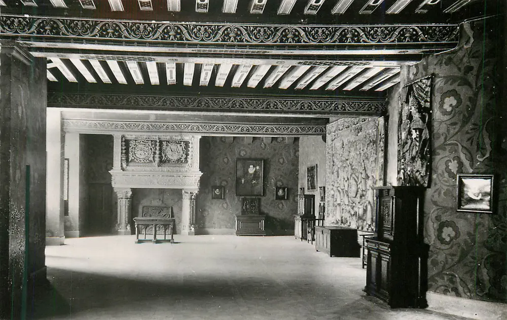 Sala dentro de un castillo — decoración interior — editor no identificado - Anverso