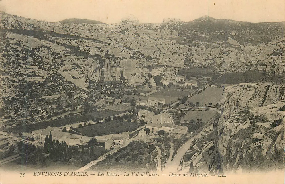 Les Baux - Le Val d'Enfer - Décors de Mireille - LL. - Recto