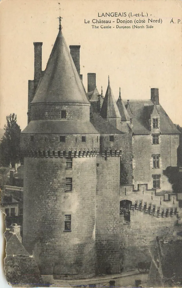 Langeais (Loir-et-Cher) — Schloss - Bergfried (Nordseite) — A.P. - Vorderseite