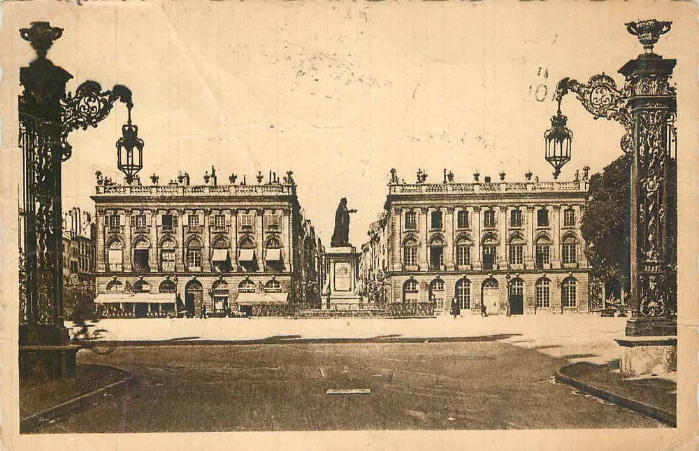 Praça da Comédia — Monumento a Jean de La Fontaine — Editor não identificado - Frente
