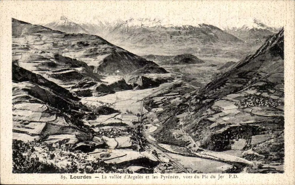 Lourdes — Blick auf das Tal von Argeles und die Pyrenäen, Ansichten vom Pic du Jer P.D. - Vorderseite