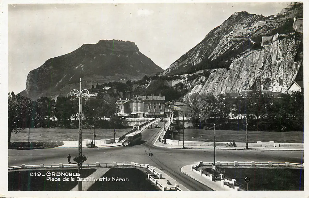 Grenoble — Place de la Bastille e o Néron — Editor desconhecido, n° 219 - Frente
