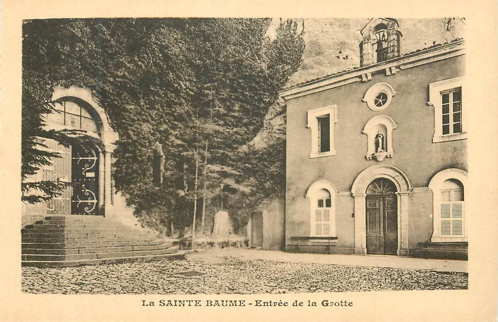 A Santa Bauma - Entrada da Gruta - Frente