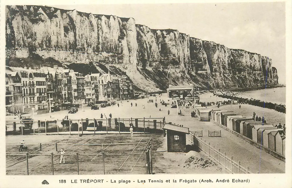 Le Tréport - Der Strand - Die Tennisplätze und die Fregatte (Aroh. André Echard) - Vorderseite
