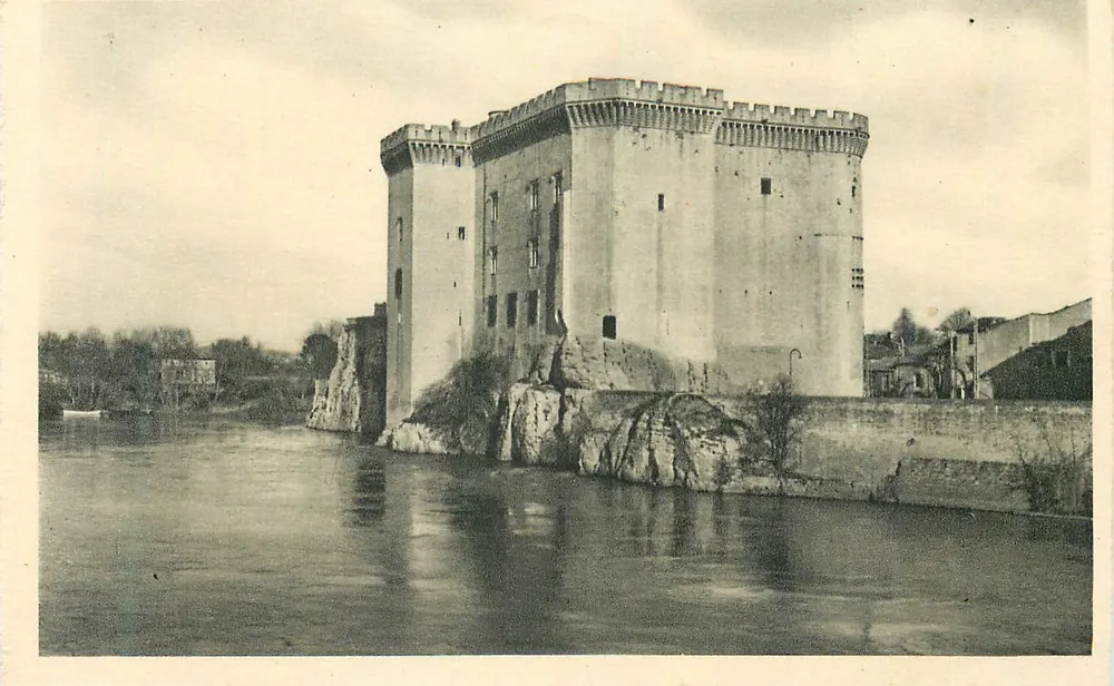 Castelo de la Rochepot — vista sobre o Ródano — editor não identificado - Frente
