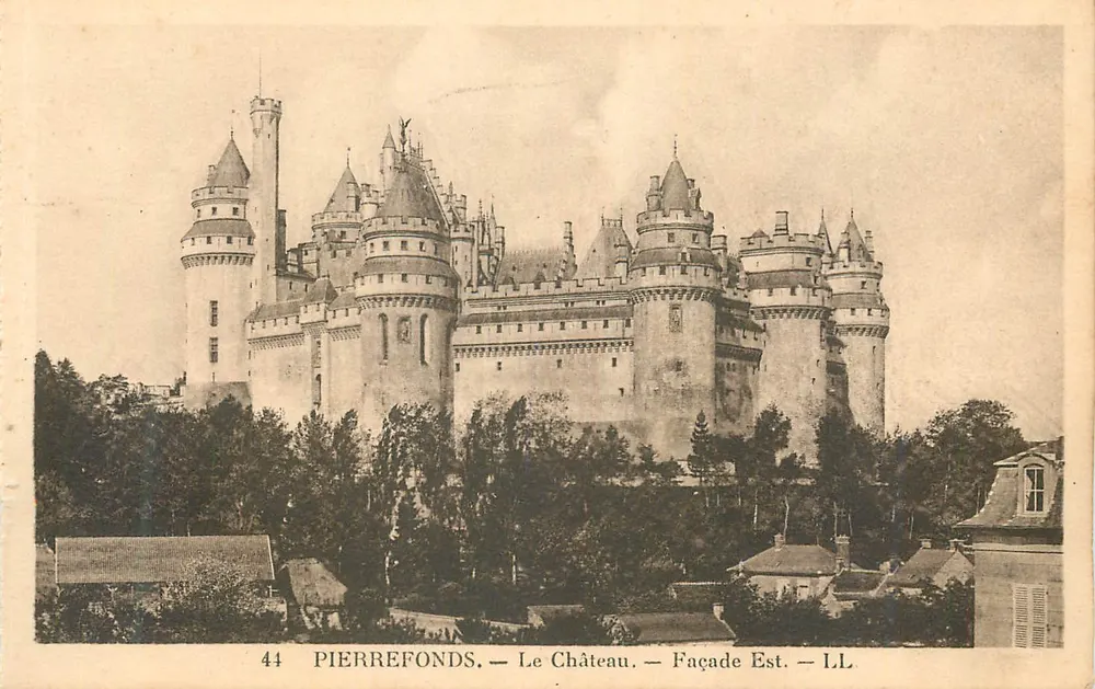 Pierrefonds — Zamek — Façada Wschodnia — LL. - Awers
