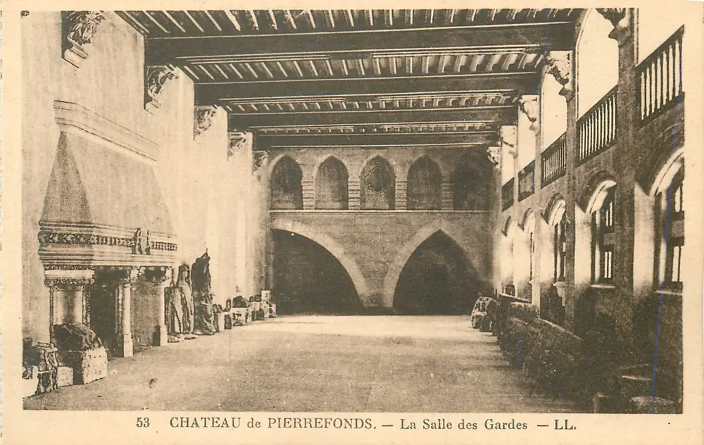 Château de Pierrefonds — La Salle des Gardes — LL. - Recto