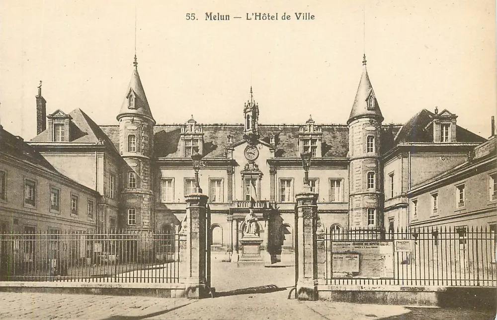 Melun — O Hotel de Ville — Editor: C. L. B. (n° 55) - Frente