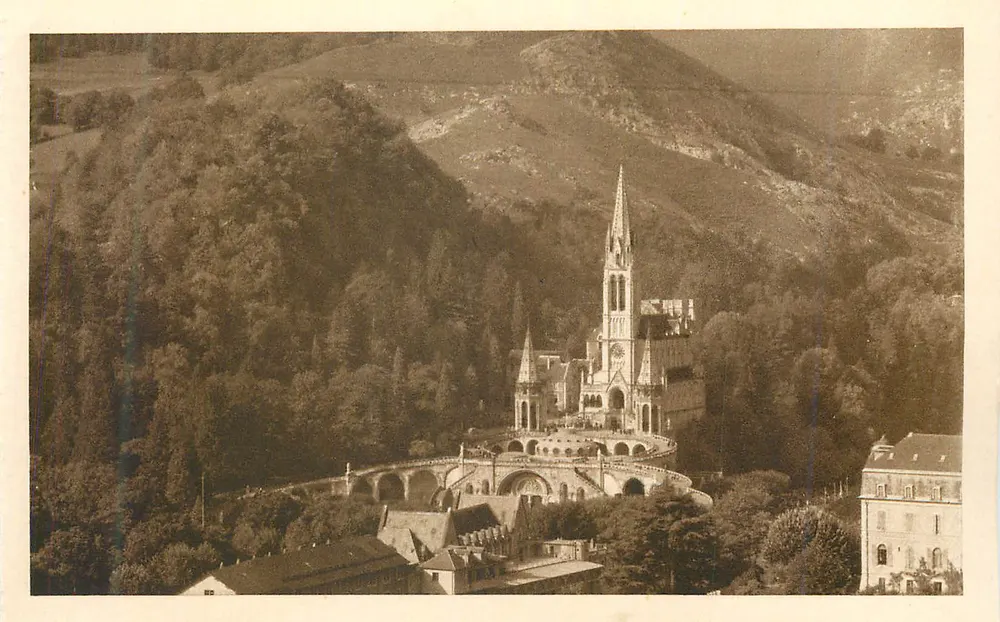 Abadia de Nossa Senhora de Andorre — vista aérea — editor não visível - Frente
