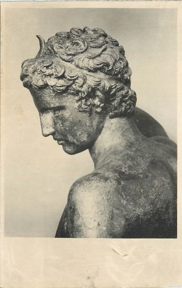 Estátua antiga — busto de perfil — editor não visível - Frente