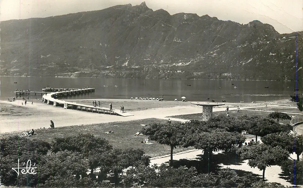 Lago de Annecy — vista do lago e do cais — Hélène - Frente