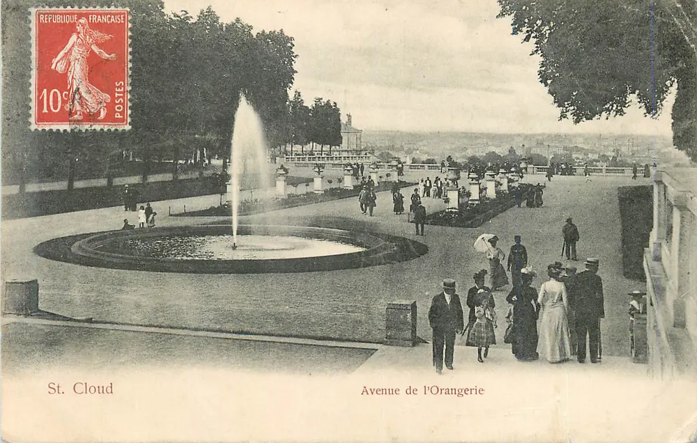 St. Cloud — Avenue de l'Orangerie avec fontaine centrale — éditeur non visible - Frente