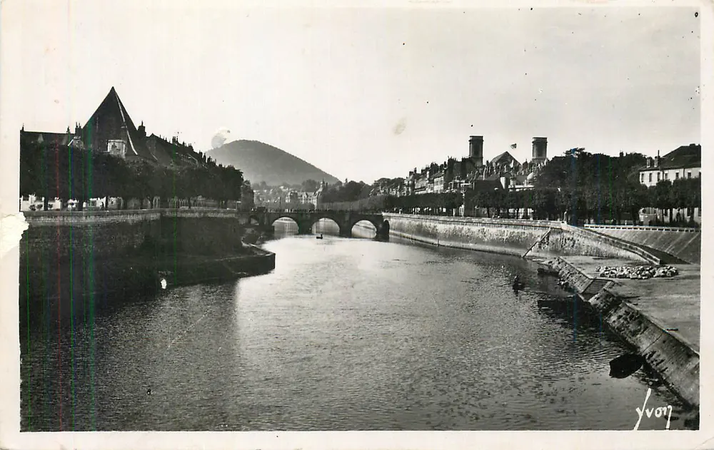 Ansicht der Fluss und Brücke in Dijon — Verlag Yvong, Nr. 107 - Vorderseite