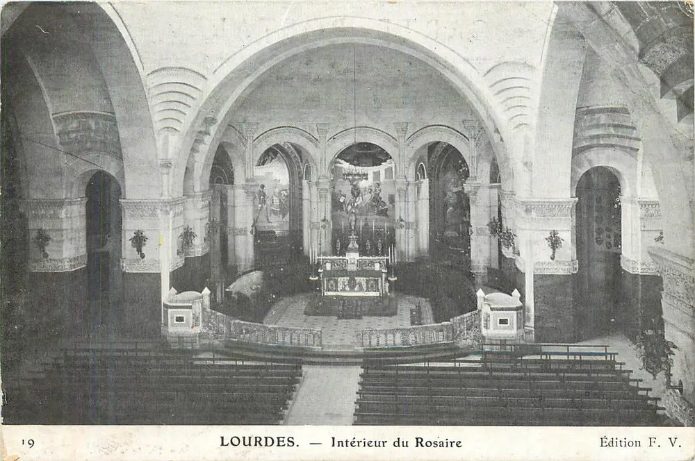 Lourdes — Interior do Rosaire — Edição F. V. - Frente