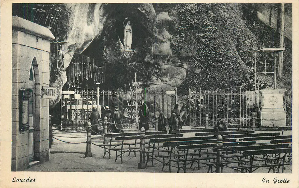 Lourdes — A Grotta — Saída - Frente
