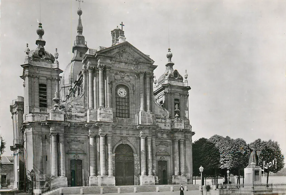 St. Peterskirche in Troyes — Ansicht der Fassade — unbekannter Verleger, Seriennummer nicht lesbar - Vorderseite