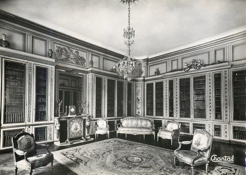 Sala da biblioteca decorada — biblioteca interna — Chantal - Frente