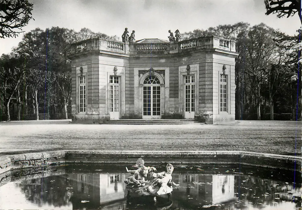 Fonte da Coroa — Castelo de Versalhes — Editor não identificado - Frente