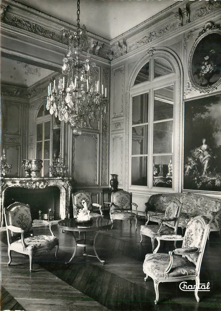 Intérieur d'un salon luxueux — Chantal - Recto