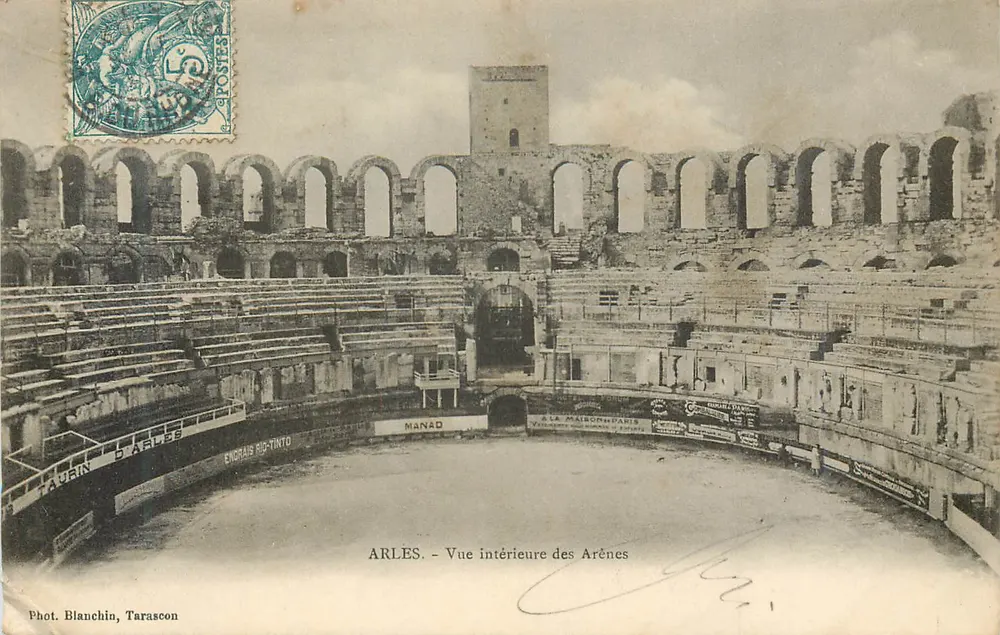 Arles — Vista interior das Arénes — Fot. Blanchin, Tarascon - Frente