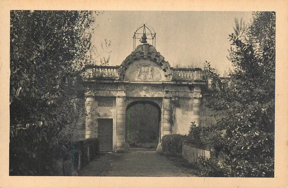 Portail du château de la Bourdaisière — Vienne — éditeur non identifié - Recto