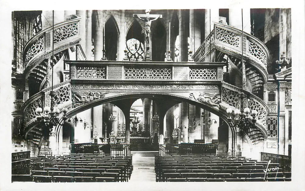 Innenansicht der Kathedrale Notre-Dame de Strasbourg — Blick auf den Chor und die Wendeltreppe — Verlag Fron - Vorderseite