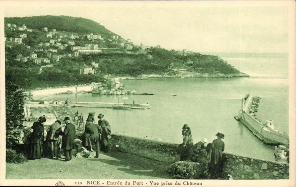 NICE - Entrée du Port - Vue prise du Château — éditeur inconnu, n° 1410 - Recto