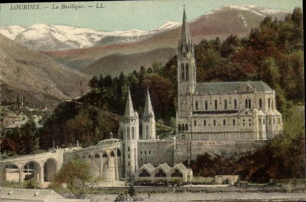 Lourdes — A Basílica — LL. - Frente