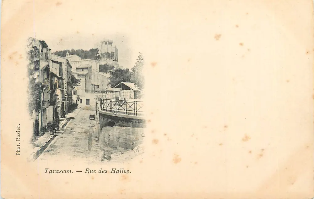 Tarascon — Rua das Halles — Fot. Rozier - Frente