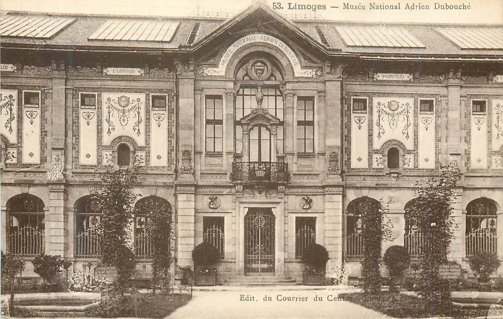 Limoges — Museu Nacional Adrien Dubouché — Édit. do Courrier du Centre - Frente