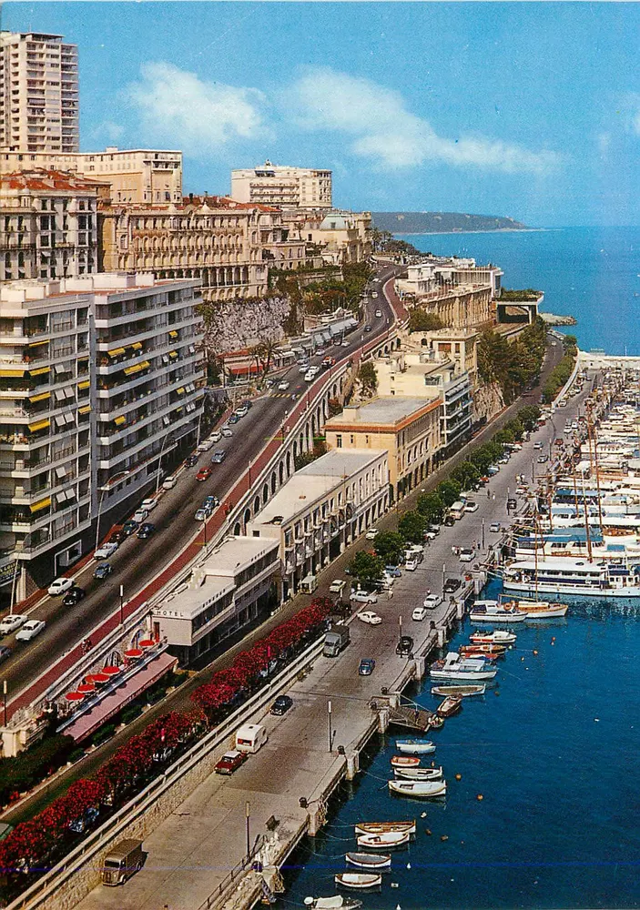Monaco — vue panoramique du port et de la route côtière — éditeur non visible - Recto