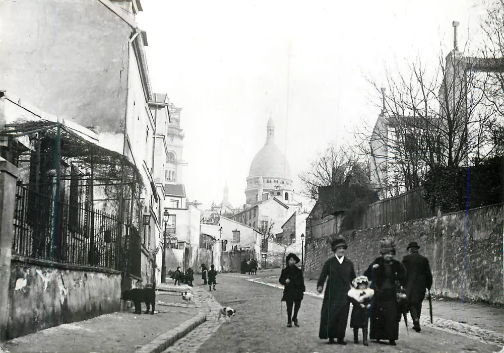 Rue de la Santé — Blick zur Basilika des Heiligen Herzens — Paris - Vorderseite