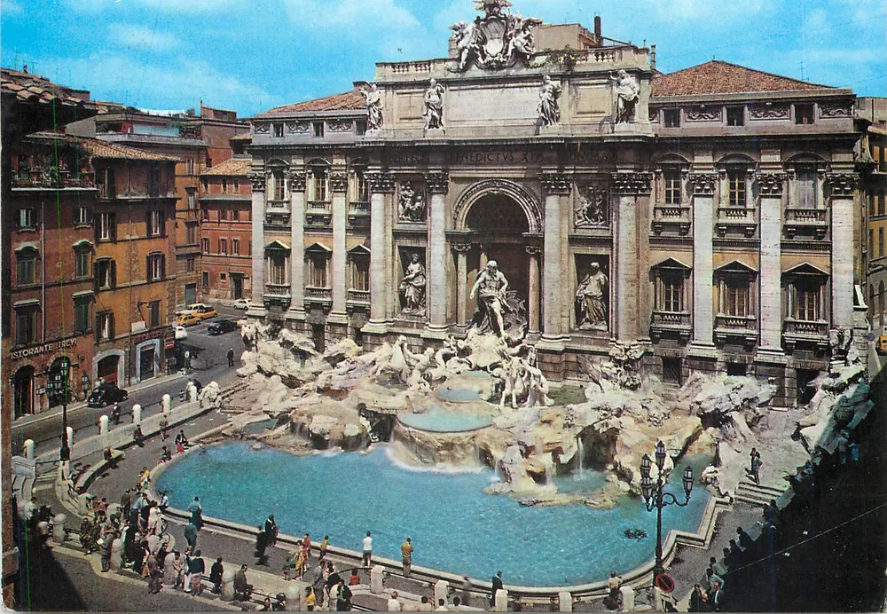 Fontaine de Trevi — Roma — editor não visível - Frente