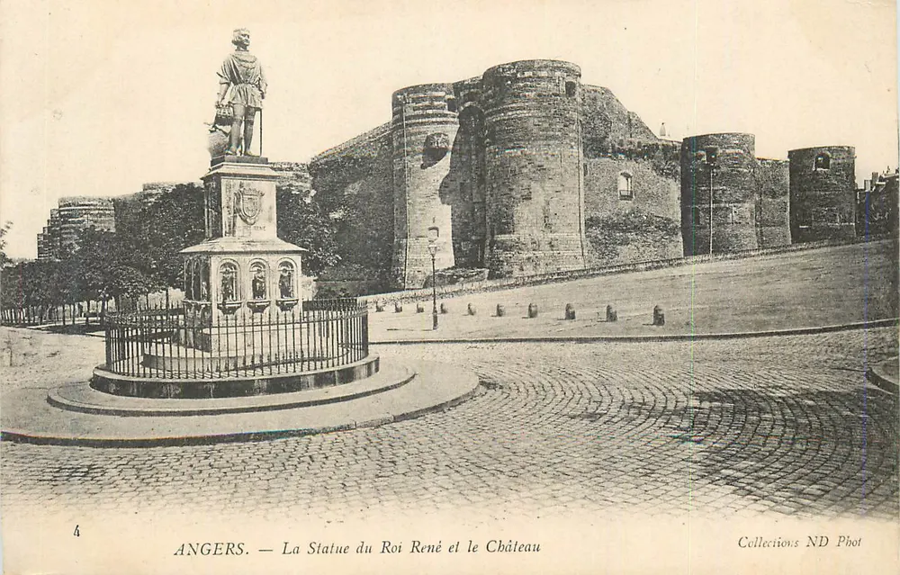 Angers — La Statue du Roi René et le Château - Recto