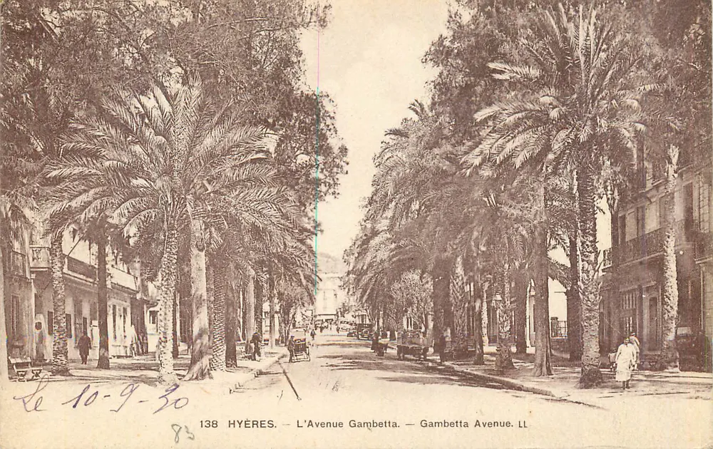 Hyères — A Avenida Gambetta — Avenue Gambetta, LL - Frente
