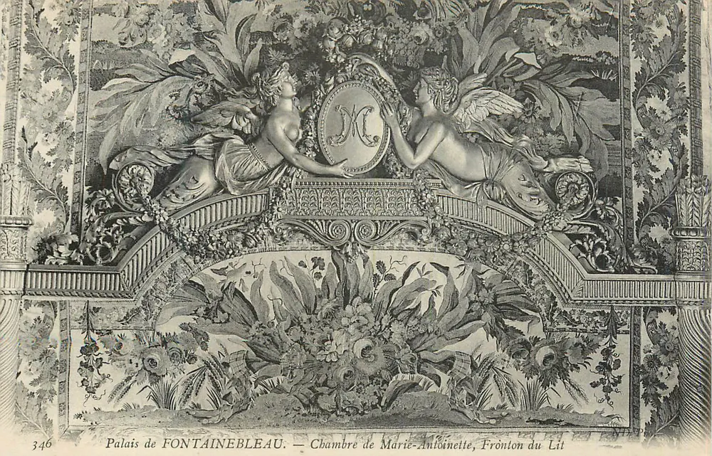 Schloss FONTAINEBLEAU — Zimmer von Marie-Antoinette, Fronton des Bettes - Vorderseite