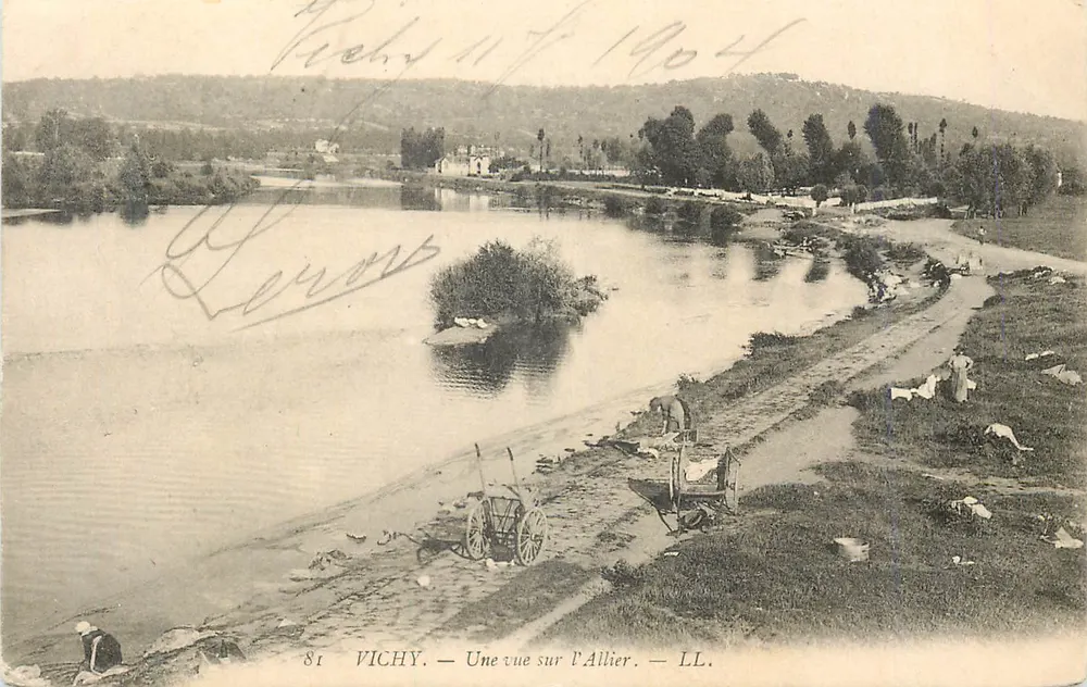 Vichy — Une vue sur l'Allier — LL. — n°81 - Recto