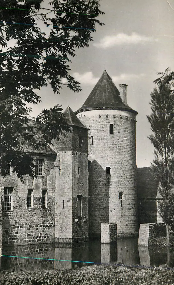 Schloss Montreuil-Bellay — Ansicht des Bergfrieds und der Wasserburg — Verlag nicht sichtbar - Vorderseite