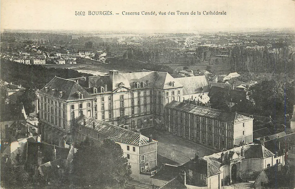 Bourges — Caserne Condé, Ansicht der Kirchtürme — Verlag: 5102 - Vorderseite