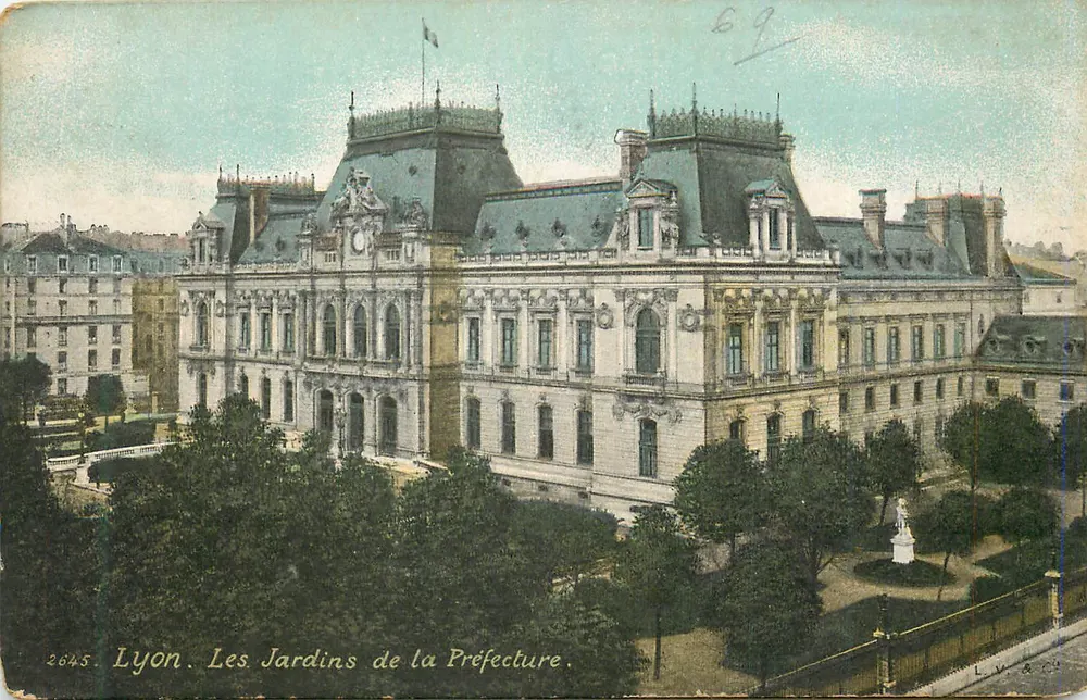 Lyon. Os Jardins da Prefeitura — LV. & Cie, n° 2645 - Frente