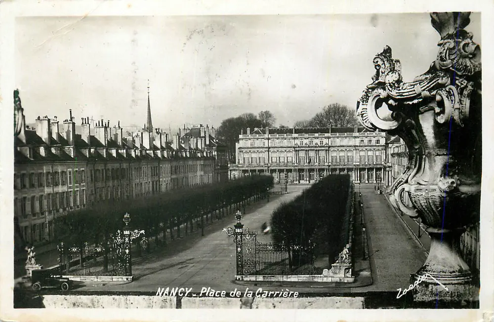 NANCY - Place de la Carrière — widok panoramiczny z fontanną i klasycznymi budynkami — wydawca Zoébert - Awers